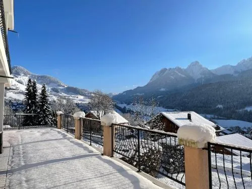 Large 3 bed apartment with mountain views, pool and gym in Chateau-dOex, Schweiz