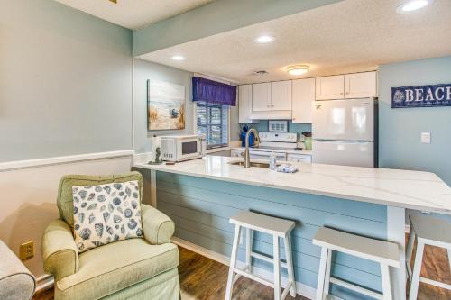 Updated Myrtle Beach Retreat 3 Minutes to Beach! - image 13