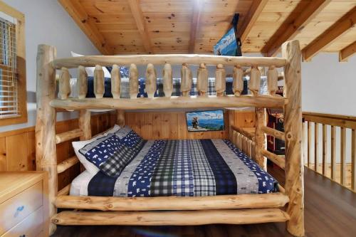 Couples Cabin In Gatlinburg - 3 Miles To Downtown - image 4