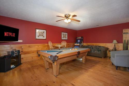 Bears Corner w/Hot Tub, Arcade & Community Pool!