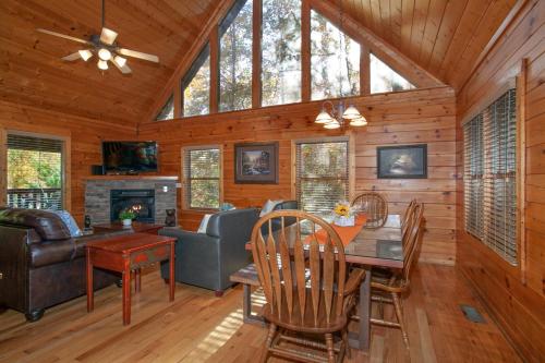 Bears Corner w/ Hot Tub, Arcade & Community Pool! in Gatlinburg, USA