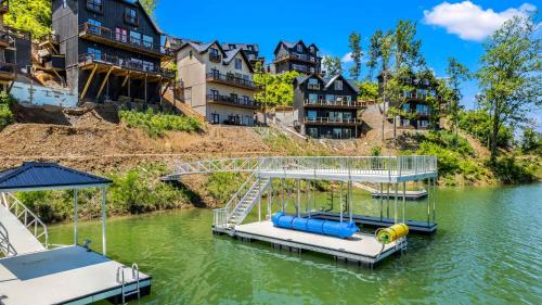 Luxury Cabin Slide into Lake Pool Hot Tub Games in Dandridge, USA
