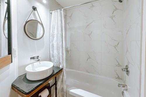 One-Bedroom Apartment with Balcony image 8
