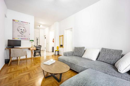 Modern 2BR in Exarchia l Ensuite Baths & Workspace, Atene (foto 6)