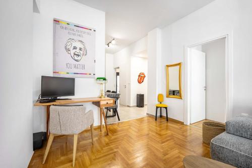 Modern 2BR in Exarchia l Ensuite Baths & Workspace, Atene (foto 9)
