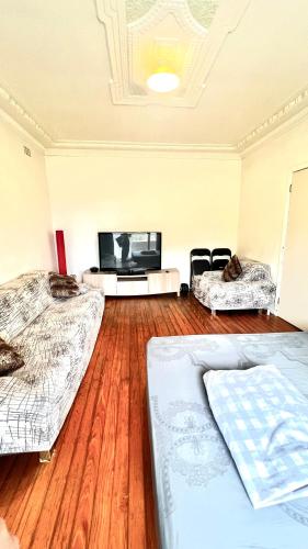 Budget room near Melbourne Airport in St Albans