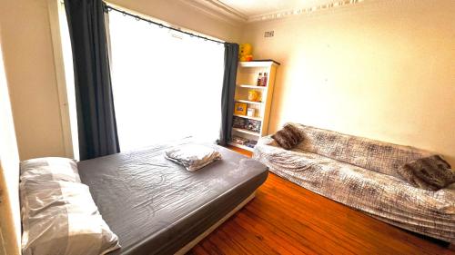 Budget room near Melbourne Airport in St Albans