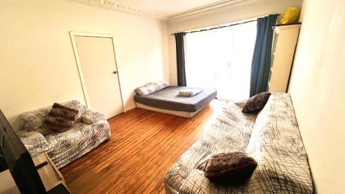 Budget room near Melbourne Airport in St Albans