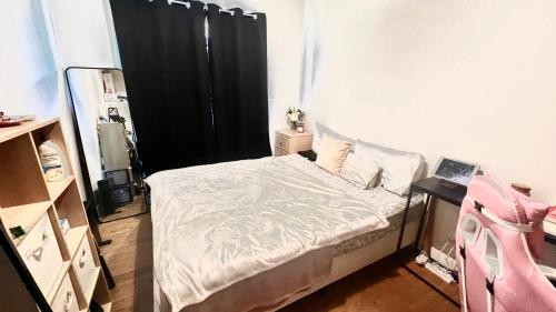 Budget room near Melbourne Airport in St Albans