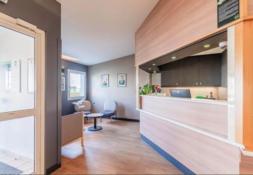 Hotel Roi Soleil Strasbourg Aéroport - image 4