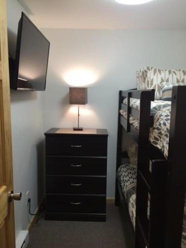 Updated Hunter Mtn Condo Walk to Slopes &Festivals in Lanesville, USA
