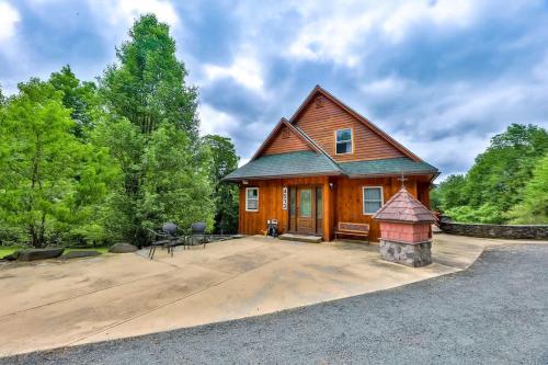 Dog-Friendly Mountain Hideaway in Jewett, USA