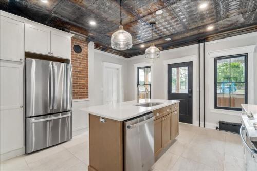 Charming Newly Renovated House Next Door to Track