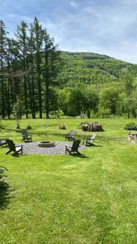 Majestic Mountain Retreat with Fire Pit Facing Mtn - image 8