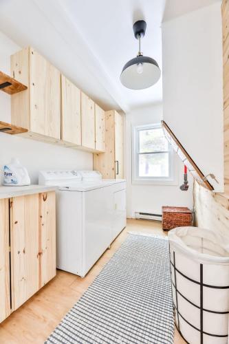 Private Retreat Minutes from Town & Both Mountains in Jewett, USA