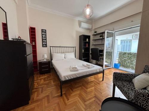 Downtown Pagrati Modern Apartment, Athens
