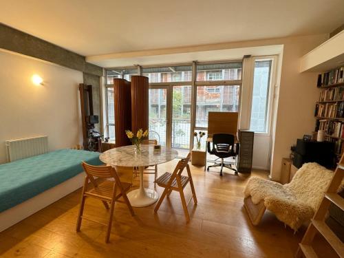 Charmingly Trendy 1bed Flat near Regents Canal, Londres