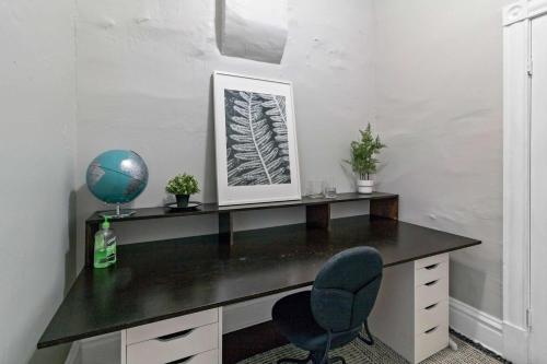 Spacious 2BR w Fenced Yard Office & Roku TV in STL in Soulard, USA