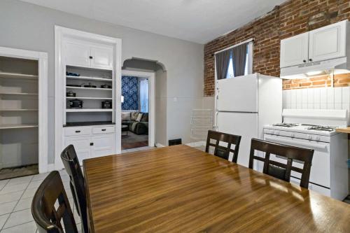 Spacious 2BR w Fenced Yard Office & Roku TV in STL in Soulard, USA