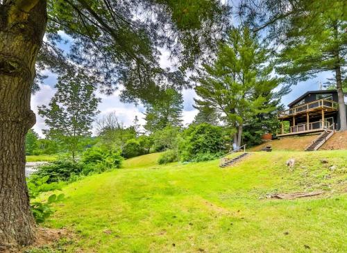 Charming Home with Majestic View in Hunter, USA
