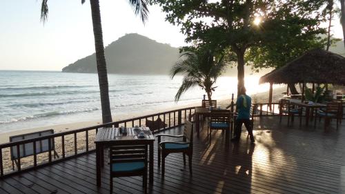 Restaurant, Pingchan Koh Phangan Beachfront Resort in Thong Nai Pan Yai