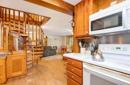 Chickadee Lodge Welcomes you - Year Round FUN in Luther, USA