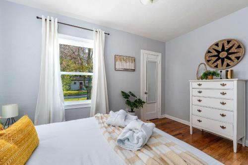 Tiny Home w MIL suite - 3 MI to DT in Orlando, USA
