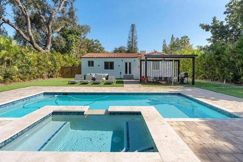 Miami Villa - Pool and Hot Tub Escape in Miami, USA