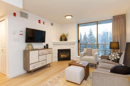 Stylish Whistler Village 1Bdrm Stay with Full Kitchen, Laundry, Resort Amenities in Whistler, Canada