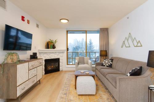 Stylish Whistler Village 1Bdrm Stay with Full Kitchen, Laundry, Resort Amenities in Whistler, Canada