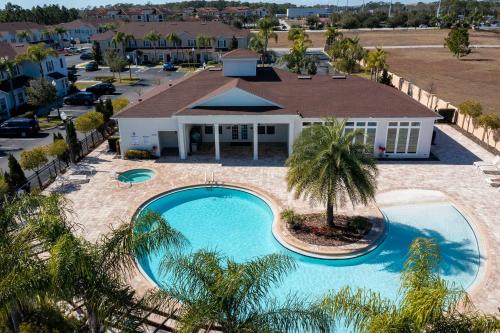 Comfort and Style 3BR Near Disney Sleeps 8 - image 10
