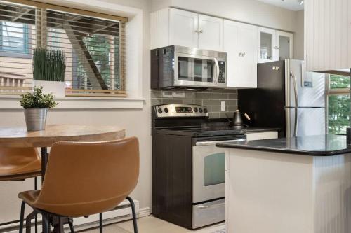 Stylish East Vail Ski Retreat on Bus Route in Vail, USA