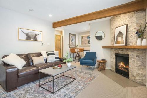 Stylish East Vail Ski Retreat on Bus Route in Vail, USA