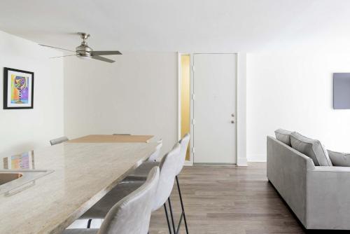 Cozy Luxury Apartment WeHo Boys Town med in Los Angeles, USA