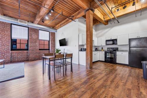 Lafayette 421 I Spacious And Cozy 1bd1bd in Saint Louis, USA