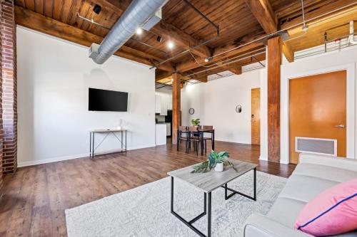Lafayette 421 I Spacious And Cozy 1bd1bd in Saint Louis, USA