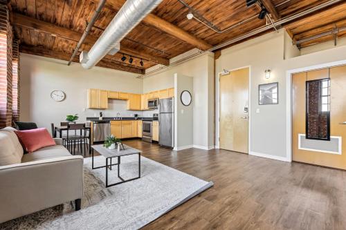 Lafayette 107 I Modern & Vintage 1bd Apartment in Saint Louis, USA