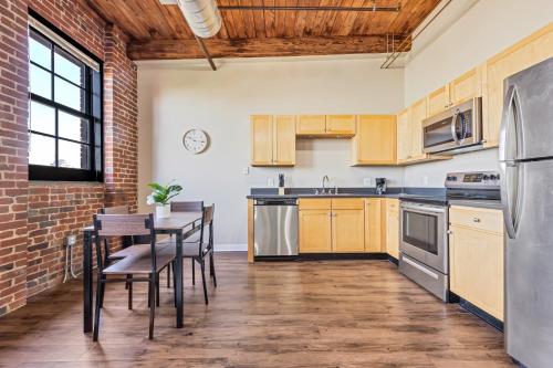 Lafayette 107 I Modern & Vintage 1bd Apartment in Saint Louis, USA