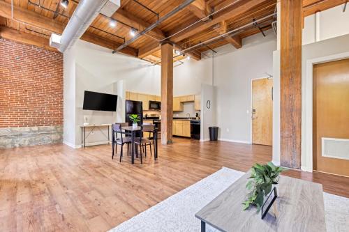 Lafayette 305 I Spacious 1bd I Free Parking in Saint Louis, USA