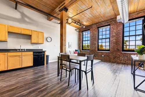 Lafayette 223 I Corporate Modern 1bd Apartment in Saint Louis, USA