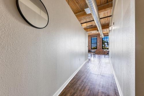 Lafayette 223 I Corporate Modern 1bd Apartment in Saint Louis, USA