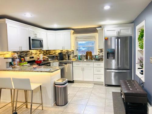 RI Full House - Gym, Entertain & More in Cranston