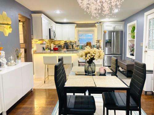 RI Full House - Gym, Entertain & More in Cranston