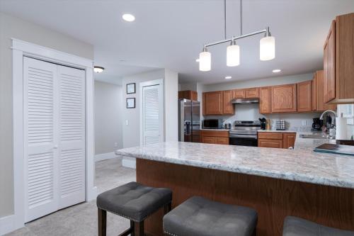 ห้องครัว, Updated Family-sized Home in Heart of Rutland, Near Slopes, EV Level 2, Hot Tub in รัตแลนด์ (VT)