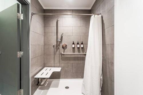 Cozy Studio in Metro Meriden with Pool and Gym in Meriden, USA