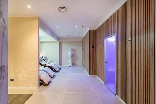 The Hub Hotel - image 2