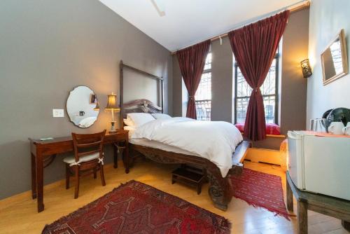 2 bedrooms with one private bathroom in lovely home, New York