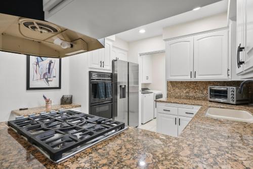 Hills Hideaway by CoastVH - Luxury Midtown 3br in Balboa Park