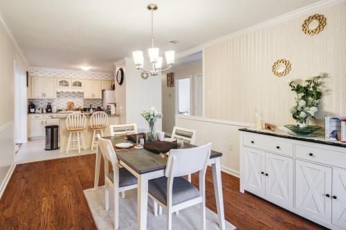 2 Mi to Beach and AFB Family Home in Biloxi in Biloxi, USA