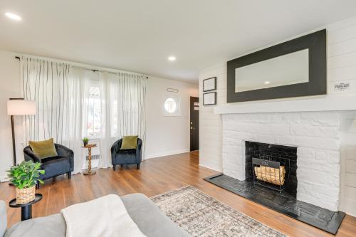 Home with Patio and Large Yard in Parkville in Parkville, USA